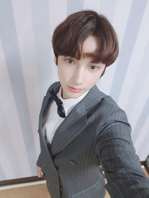 190628| TXT's Hueningkai selca at the backstage of KBS Music Bank