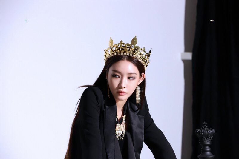 220217 MNH Naver Post - Chungha - Healing time with Chungha Behind documents 2