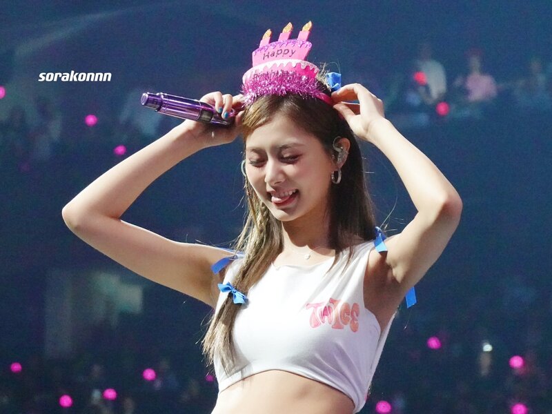 230613 TWICE Tzuyu - ‘READY TO BE’ World Tour in Oakland Day 2 documents 2