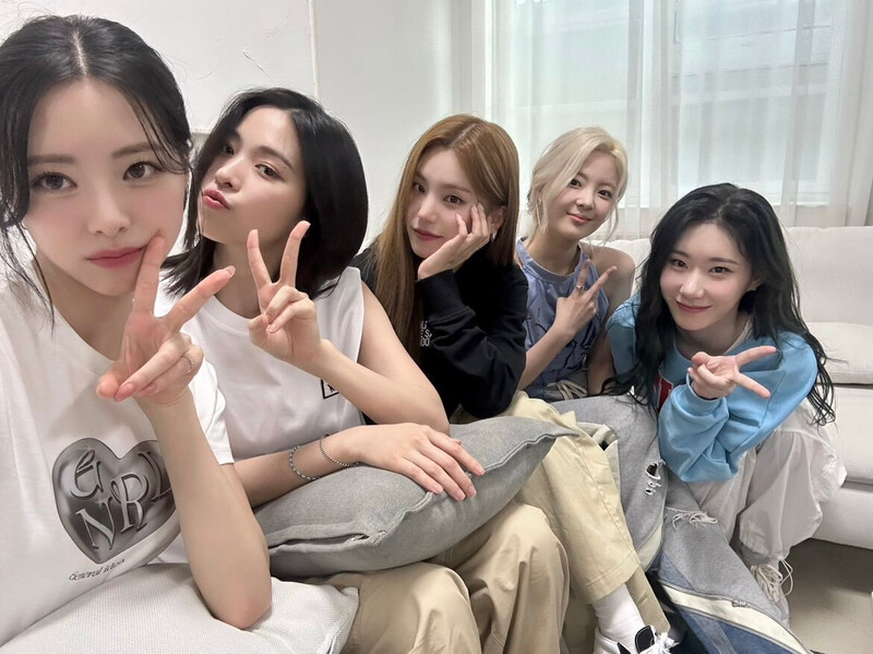 230805 ITZY Twitter Update documents 4