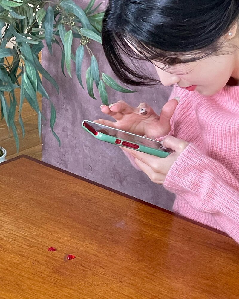 220213 Kwon Eunbi Instagram Update documents 4