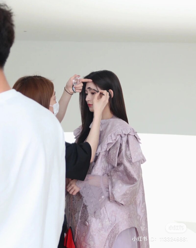 220528 Yiren Red App Update - Behind the scenes of Yiren for RAYLI Fashion & Beauty Magazine June issue Photoshoot documents 6