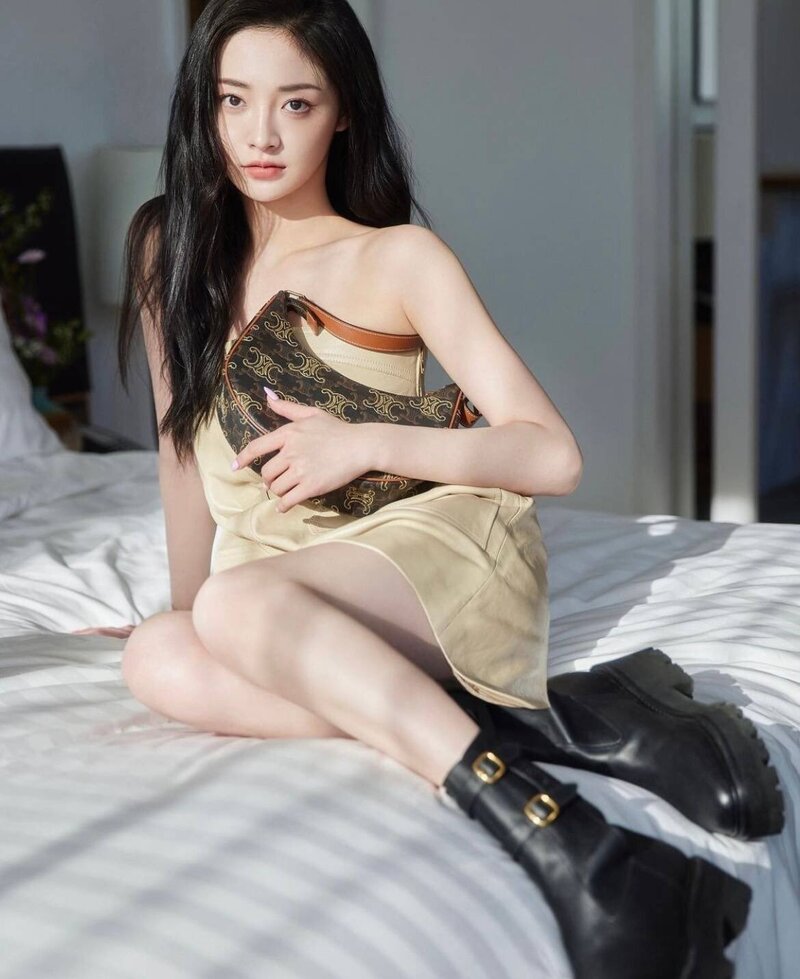 Zhou Jie Qiong for Celine documents 4