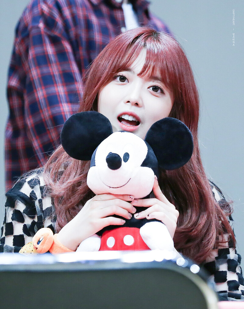 170916 Weki Meki Suyeon at 'WEME' Ilsan fansign documents 1