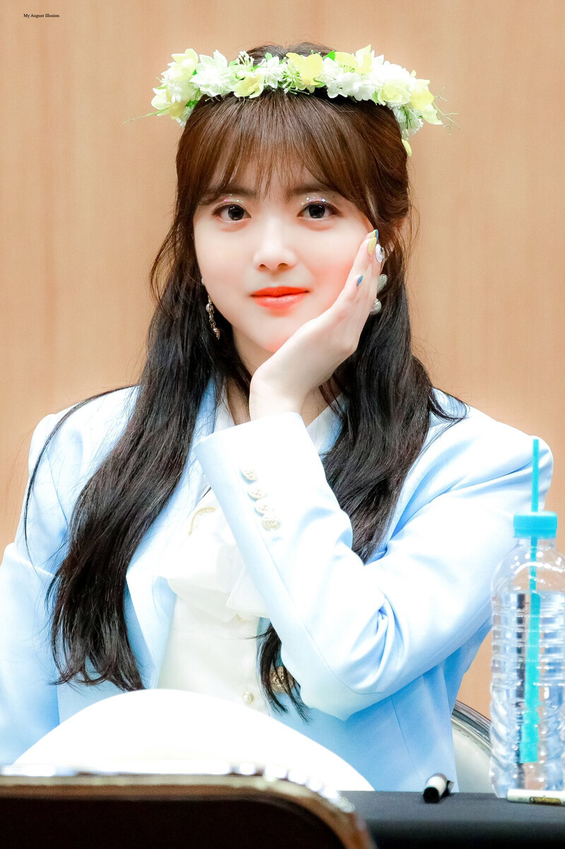 190519 Weki Meki Suyeon at 'LOCK END LOL' DongdaemunFansign documents 2