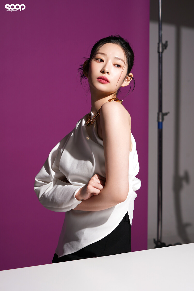 230504 SOOP Naver Post - Kim Minju - Tom Ford Photoshoot Behind documents 4