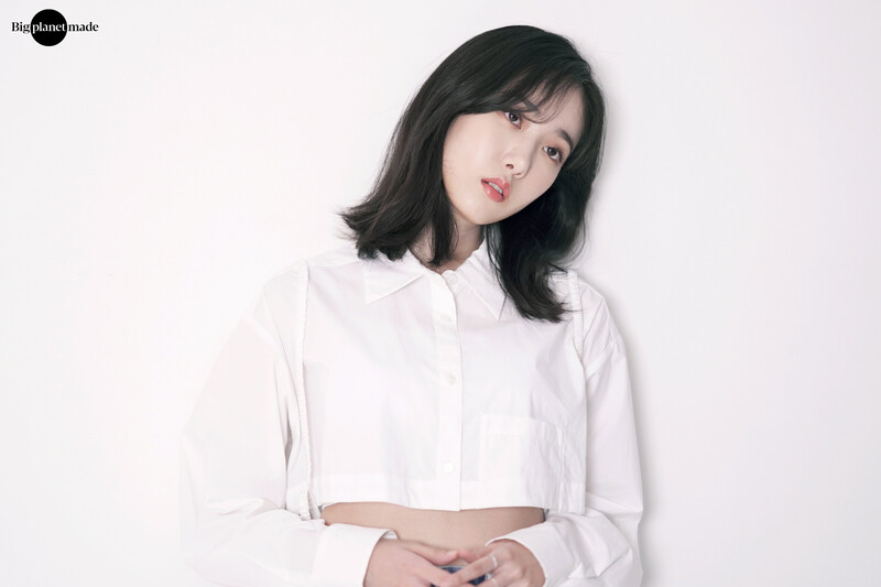 211014 BPM Naver Post - VIVIZ 1st Profile Shoot Behind documents 4