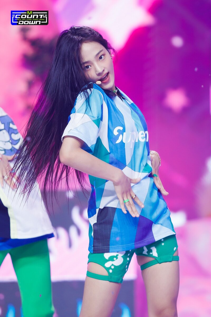 220811 NewJeans Minji 'Attention' at M Countdown documents 4