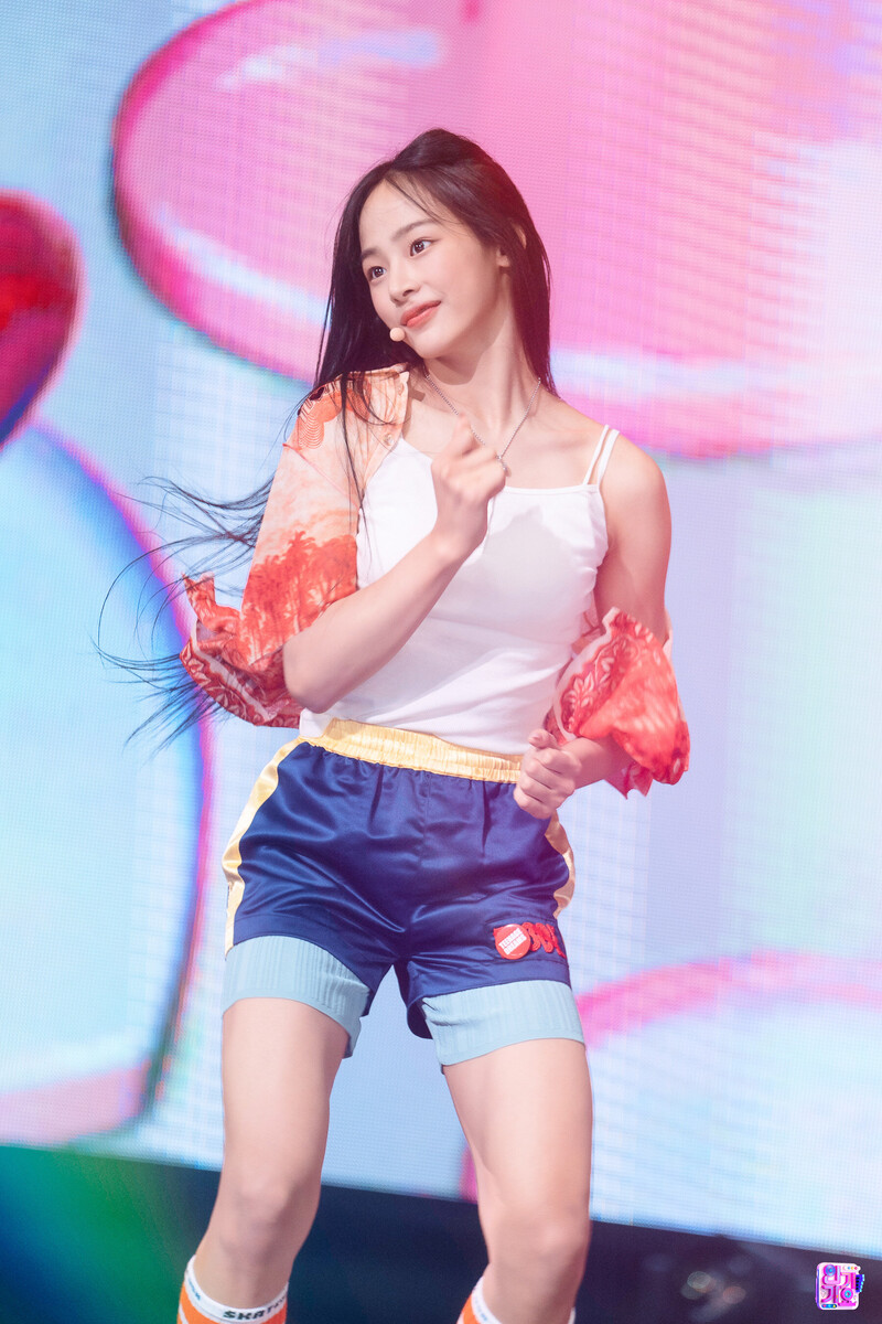 220814 NewJeans Minji - 'Attention' at Inkigayo documents 14