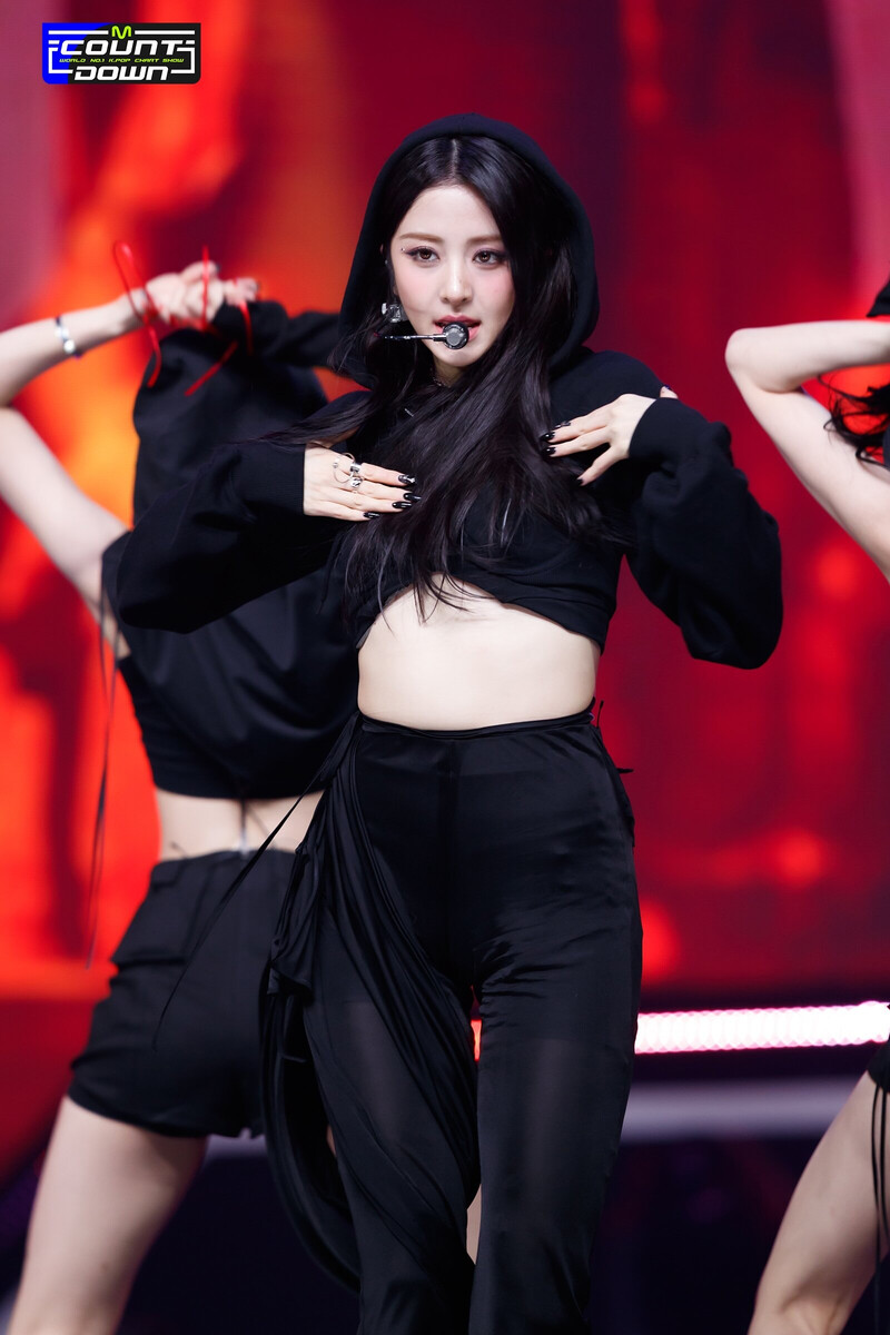 230511 LE SSERAFIM Yunjin 'UNFORGIVIN' + Encore Stage at M Countdown documents 9