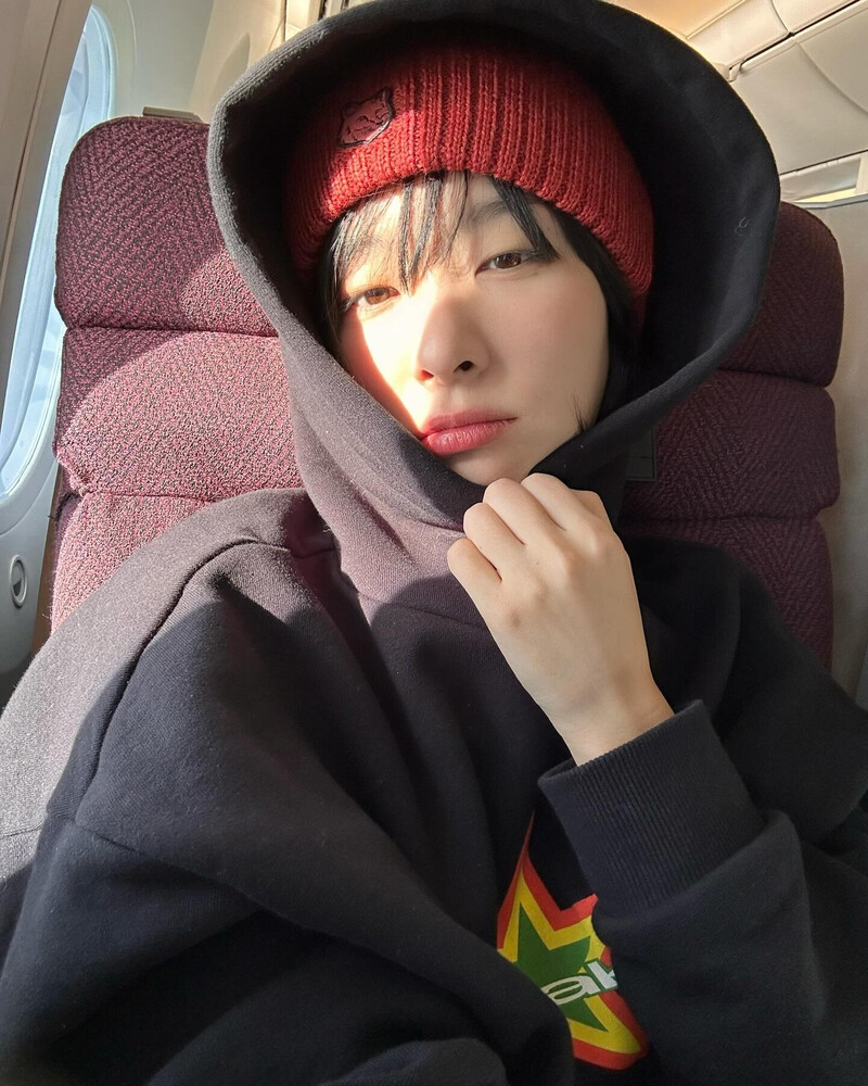 231229 - SEULGI Instagram Update documents 1