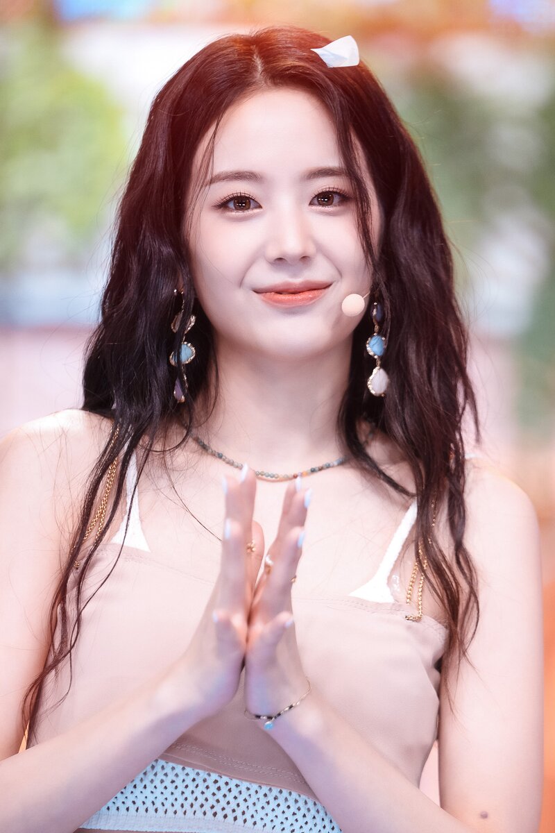 220703 fromis_9 Gyuri - 'Stay This Way' at Inkigayo documents 1