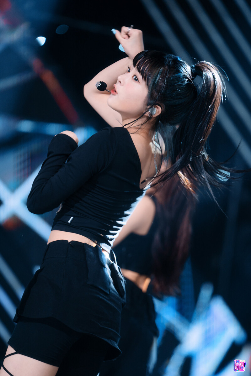 221106 LE SSERAFIM Eunchae - 'ANTIFRAGILE' at Inkigayo documents 13