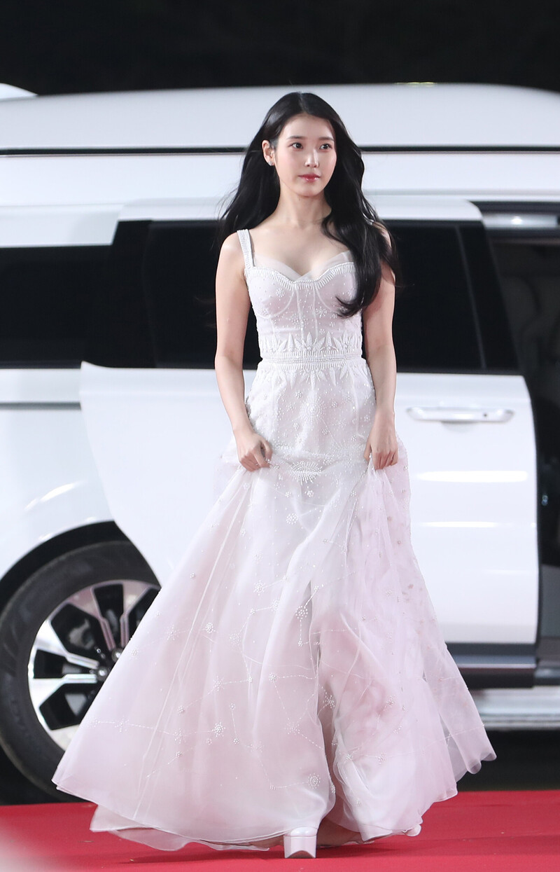 IU at 43rd Blue Dragon Film Awards Red Carpet documents 10