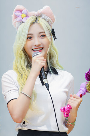 220731 ILY:1 Rona Que Sera Sera Fansign Event