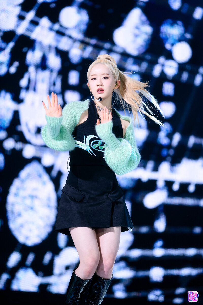 220306 STAYC Sieun - 'RUN2U' at Inkigayo documents 5