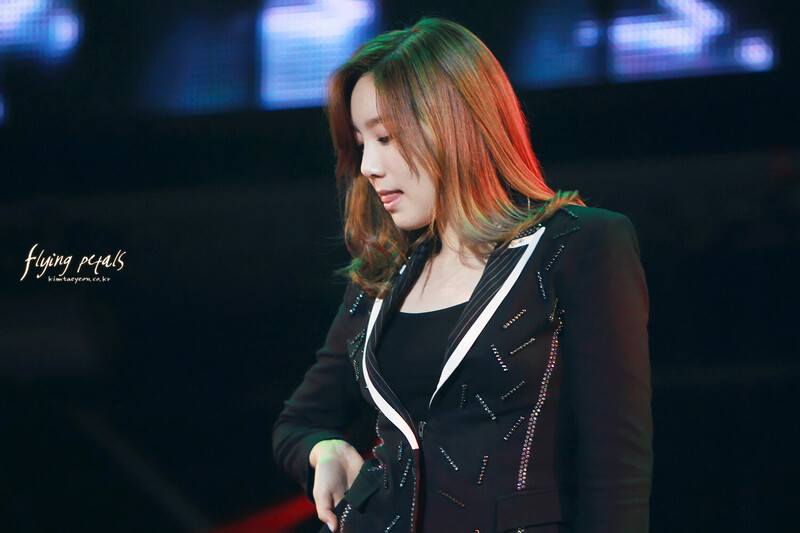 121021 Girls' Generation Taeyeon at GS& Concert documents 2