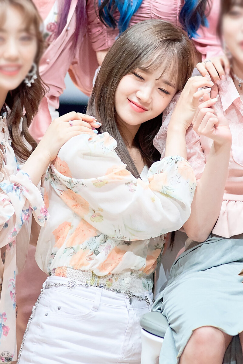 190824 Weki Meki Yoojung at 'WEEK END LOL' Hongdae Fansign documents 3