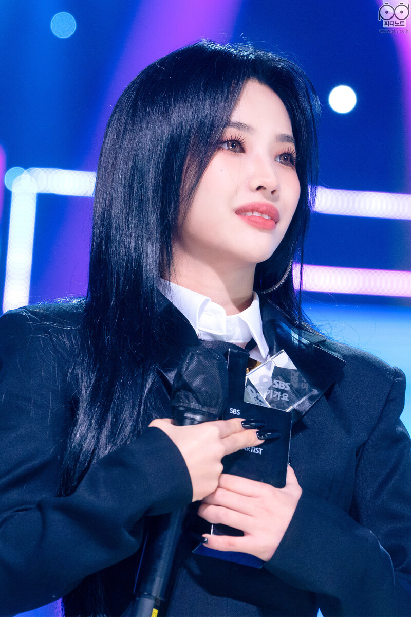 220327 (G)I-DLE at Inkigayo documents 17