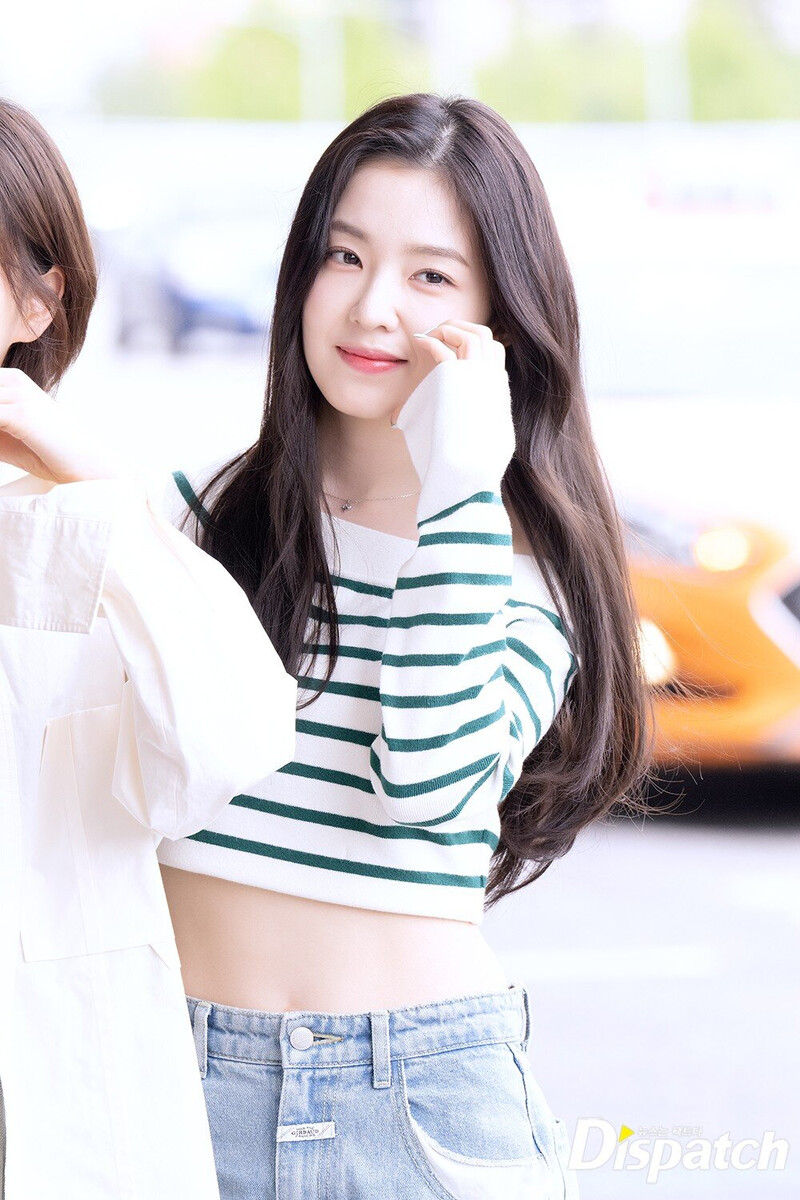 230502 Red Velvet Irene at Gimpo Airport documents 3