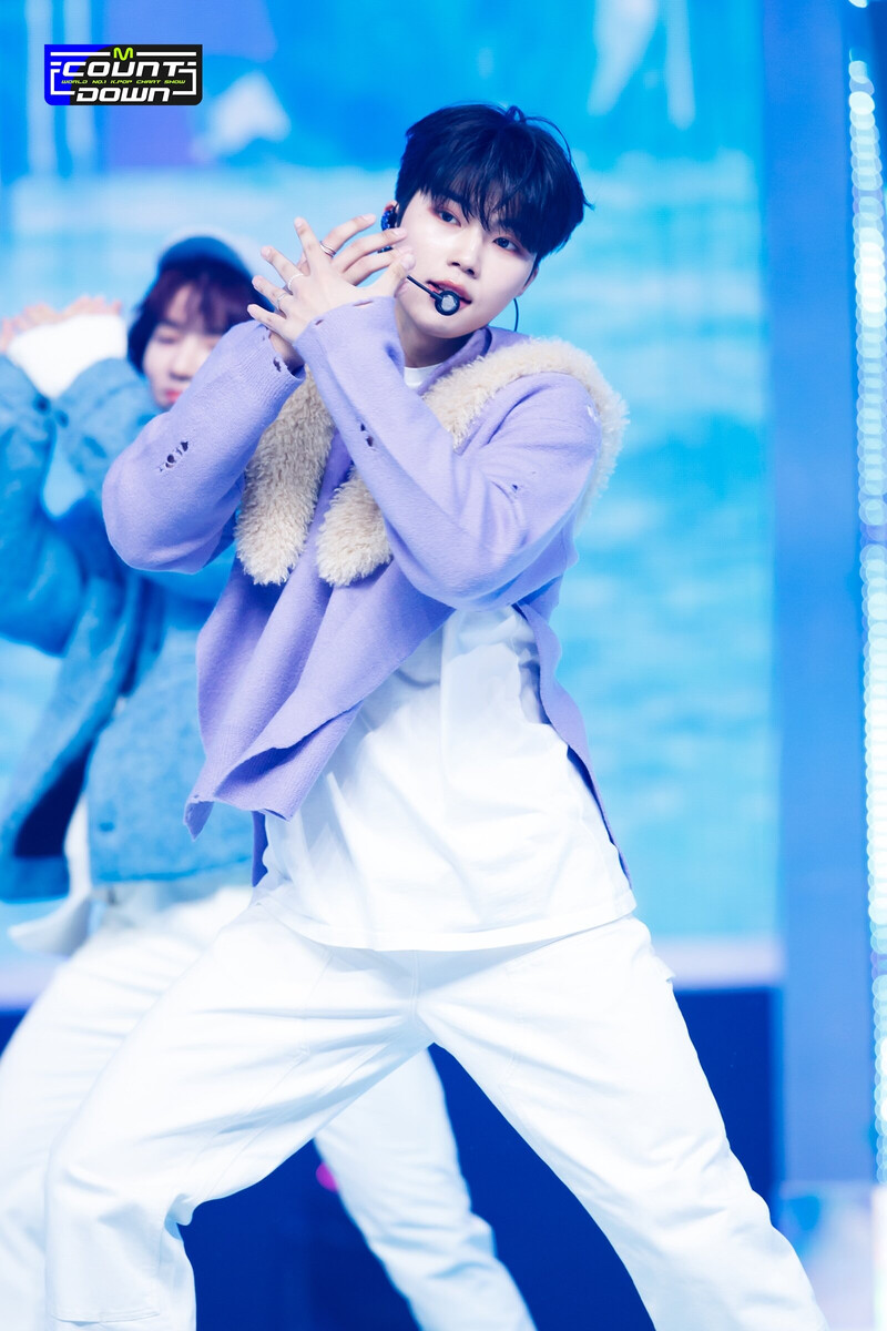 231109 ZEROBASEONE Gunwook - "Crush" and "Melting Point" at M Countdown documents 12