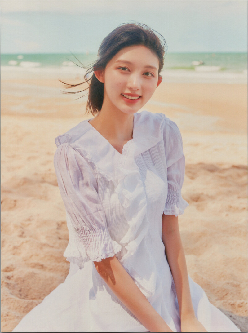 IVE - 1st Photobook 'A Dreamy Day' [SCANS] documents 3