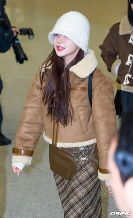 241220 Fifty Fifty Yewon at Incheon Airport