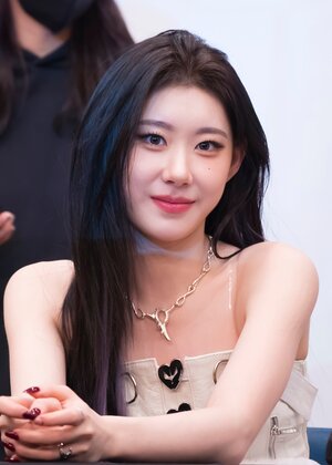 240114 ITZY Chaeryeong - Soundwave Fansign Event