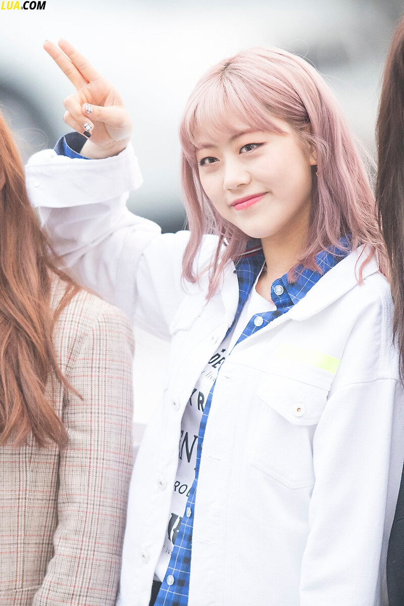 180223 Weki Meki Lua at Music Bank documents 3