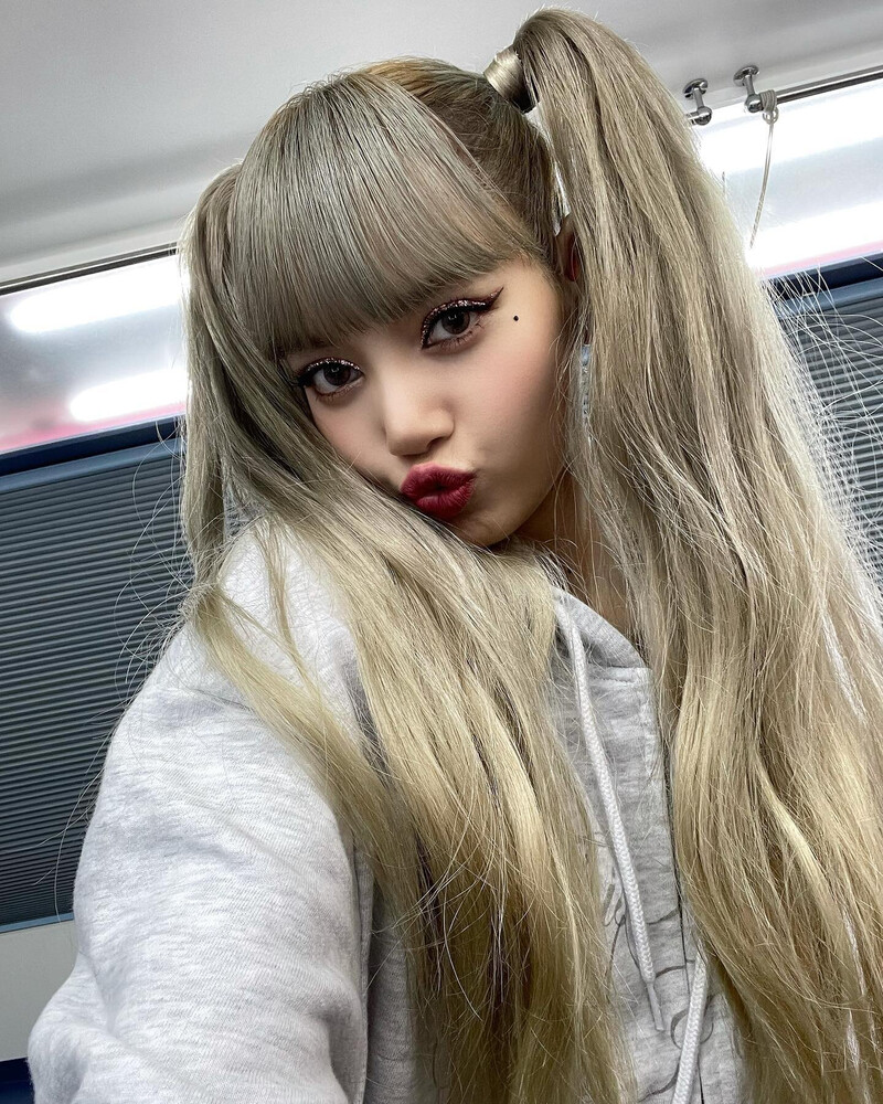 210925 - LISA Instagram Update documents 1