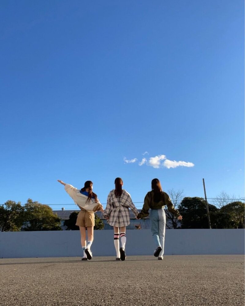 220223 - NiziU Instagram Update: Mako, Rima & Miihi documents 4
