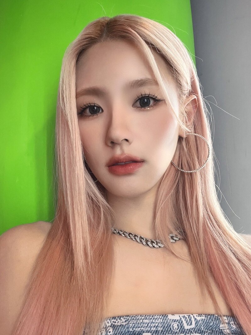 220922 (G)I-DLE Twitter Update - Miyeon documents 3