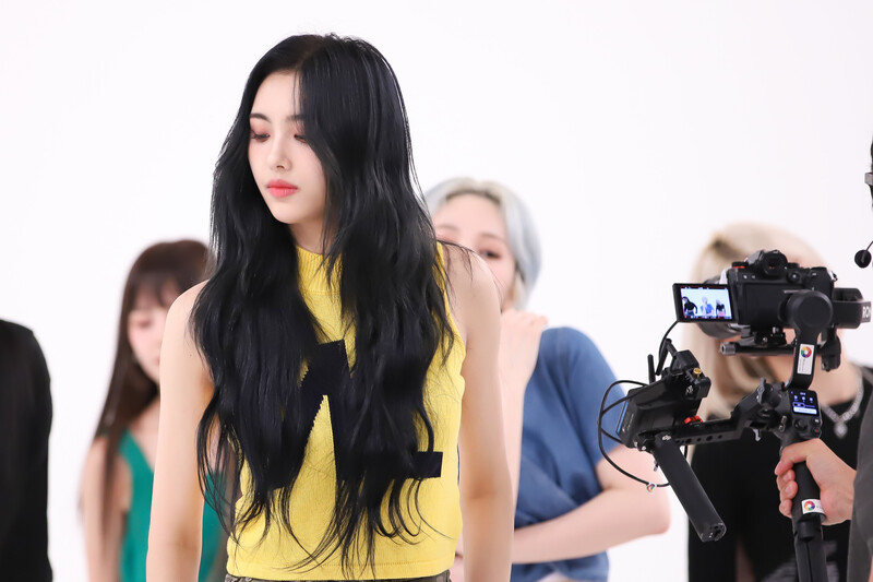 230814 EVERGLOW Aisha - Weekly Idol documents 4