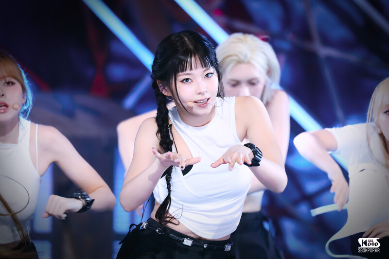 240825 NMIXX Kyujin - 'See that?' at Inkigayo documents 3