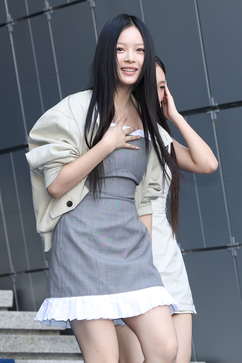 240903 New Jeans Hanni - Seoul Fashion Week documents 5