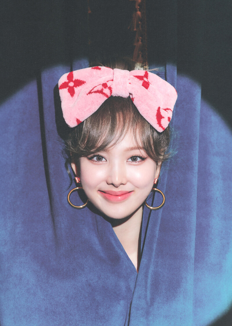 TWICE Nayeon - 1st Mini Album 'IM NAYEON' Photobook Scans documents 3