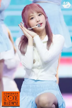 200217 IZ*ONE Yena "BLOOM*IZ" Comeback Showcase (Mnet Twitter Update)