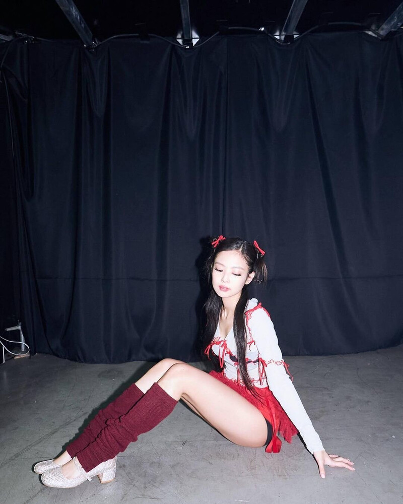 230530 - JENNIE Instagram Update documents 3