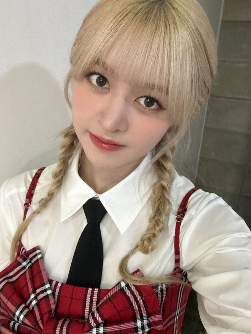 240203 NMIXX Twitter Update - Lily documents 3