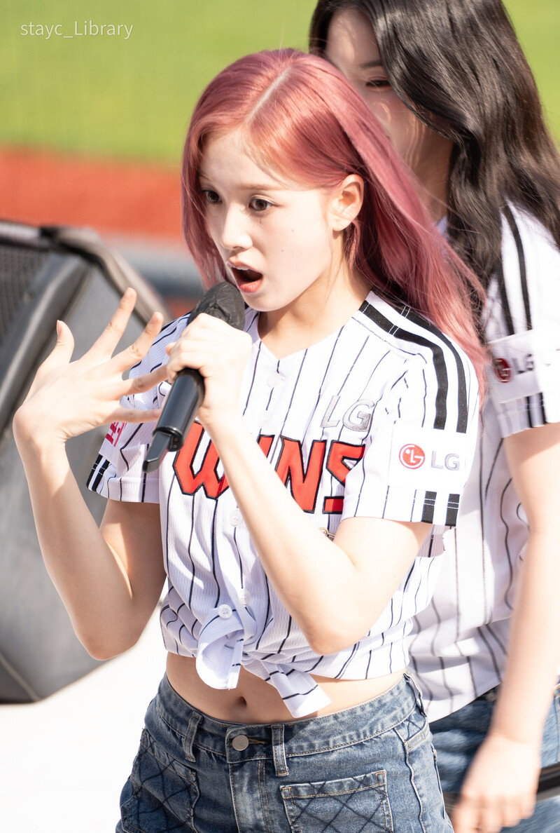 240504 STAYC J - 2024 Shinhan Bank SOL KBO League in Jamsil Stadium documents 1