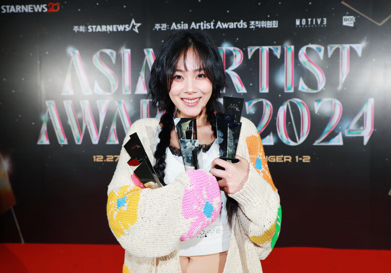 241227 Bibi at 2024 Asia Artist Awards documents 2