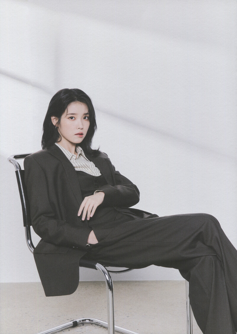 IU - 5th Official ‘UAENA’ Fanclub Kit [SCANS] documents 1