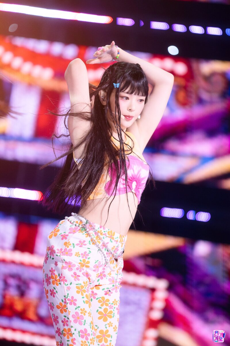 220821 NewJeans Hanni - 'Attention' at Inkigayo documents 21