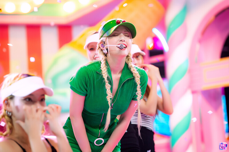 240811 Jeon Somi - 'Ice Cream' at Inkigayo documents 4