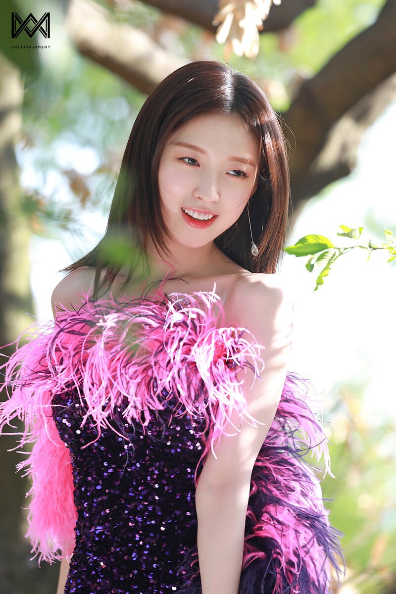 210607 WM Naver Post - OH MY GIRL's 'Dun Dun Dance' MV Behind documents 15