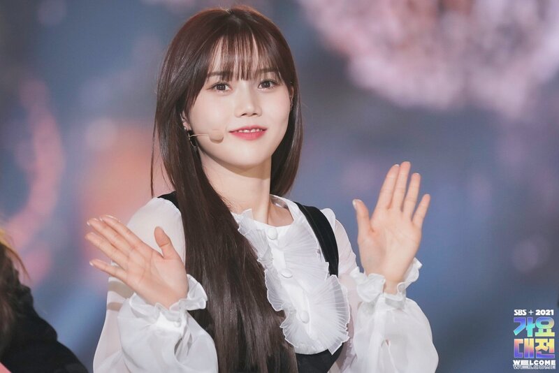 211225 OH MY GIRL at SBS Gayo Daejeon documents 6