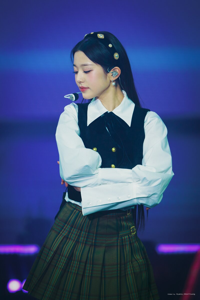 230212 IVE Wonyoung - The First Fan Concert 'The Prom Queens' Day 2 documents 1