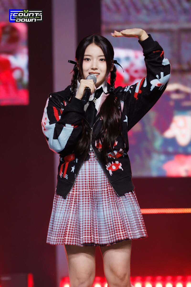 221229 NMIXX Jiwoo 'Funky Glitter Christmas' at M Countdown documents 3