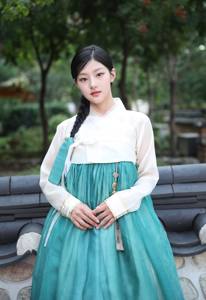 KISS OF LIFE Haneul - 2024 Hanbok Interview Photos by News1 documents 8