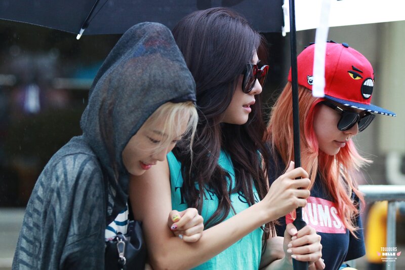 150724 Girls' Generation Tiffany, Sunny, Taeyeon at Music Bank documents 6